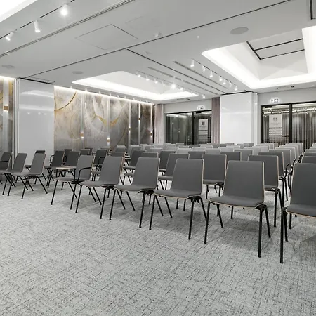 Ξενοδοχείο με διαμερίσματα Wings Plaza 4*