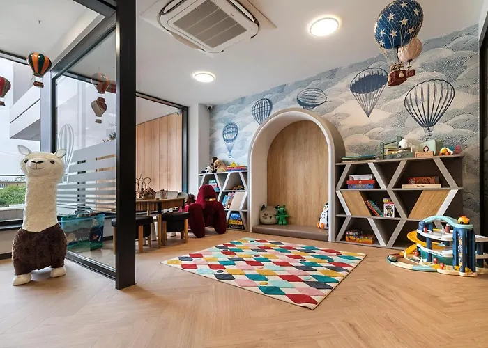 Wings Plaza Aparthotel 4*